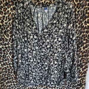 Old Navy Black Floral V-Neck Long-Sleeve Tunic